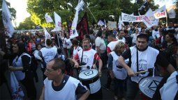 El titular del SUTE anunció asambleas y movilización para el primer día de clases