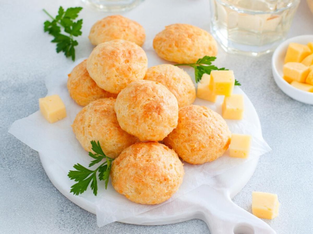 La receta definitiva para preparar snaks de queso parmesano y cebolla. La receta definitiva para preparar snaks de queso parmesano y cebolla.