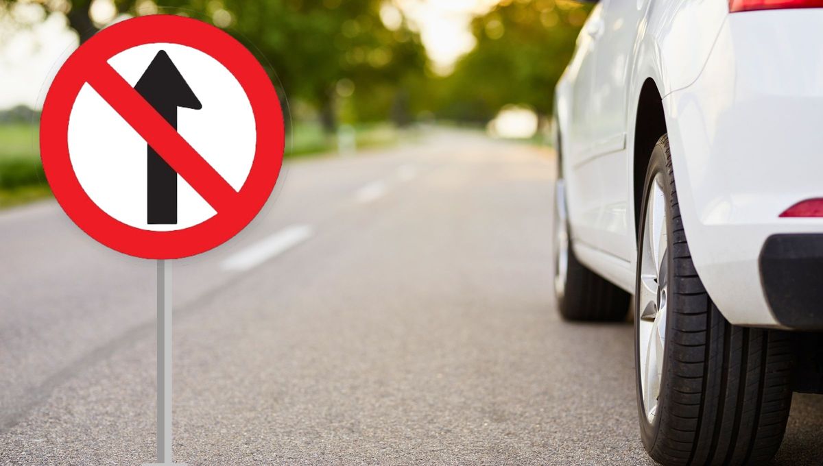 Solo algunos logran saber qué significa la señal de transito con una flecha hacia arriba y una franja cruzada