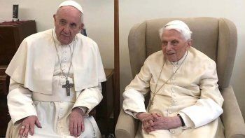 La grieta papal: Benedicto no quiere como sacerdotes a  hombres casados