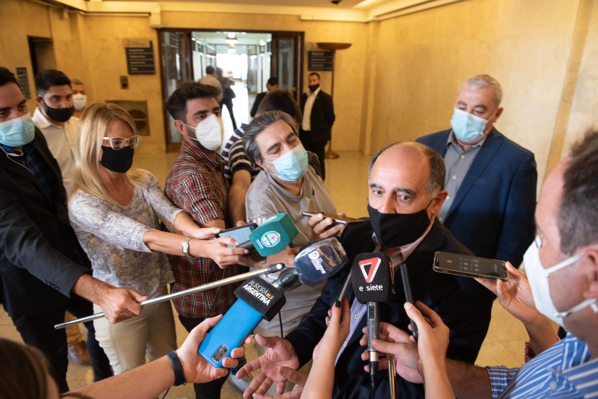 Daniel Gallart, de APROCAM, sostuvo que la entidad tuvo una reunión de consejo directivo el miércoles por la noche en la que se decidió apoyar las medidas de fuerza que tomen los choferes. 