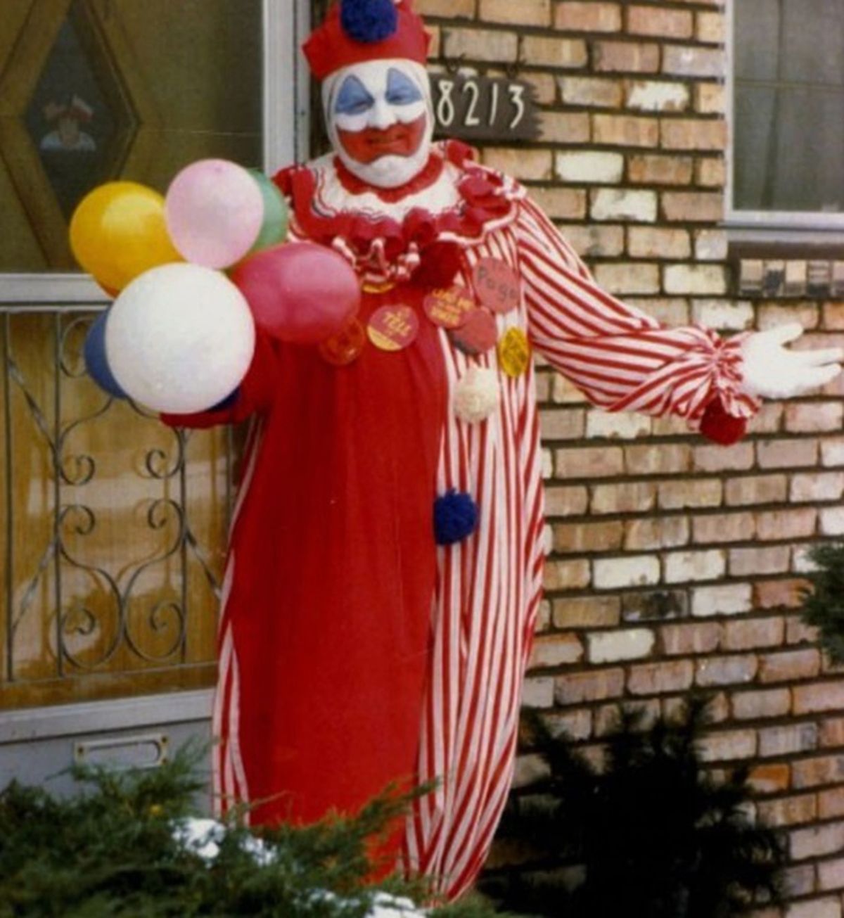 "Pogo, el Payaso Asesino", abusaba sexualmente, torturaba y asesinaba a sus víctimas, en Chicago, y enterraba a sus víctimas en su casa