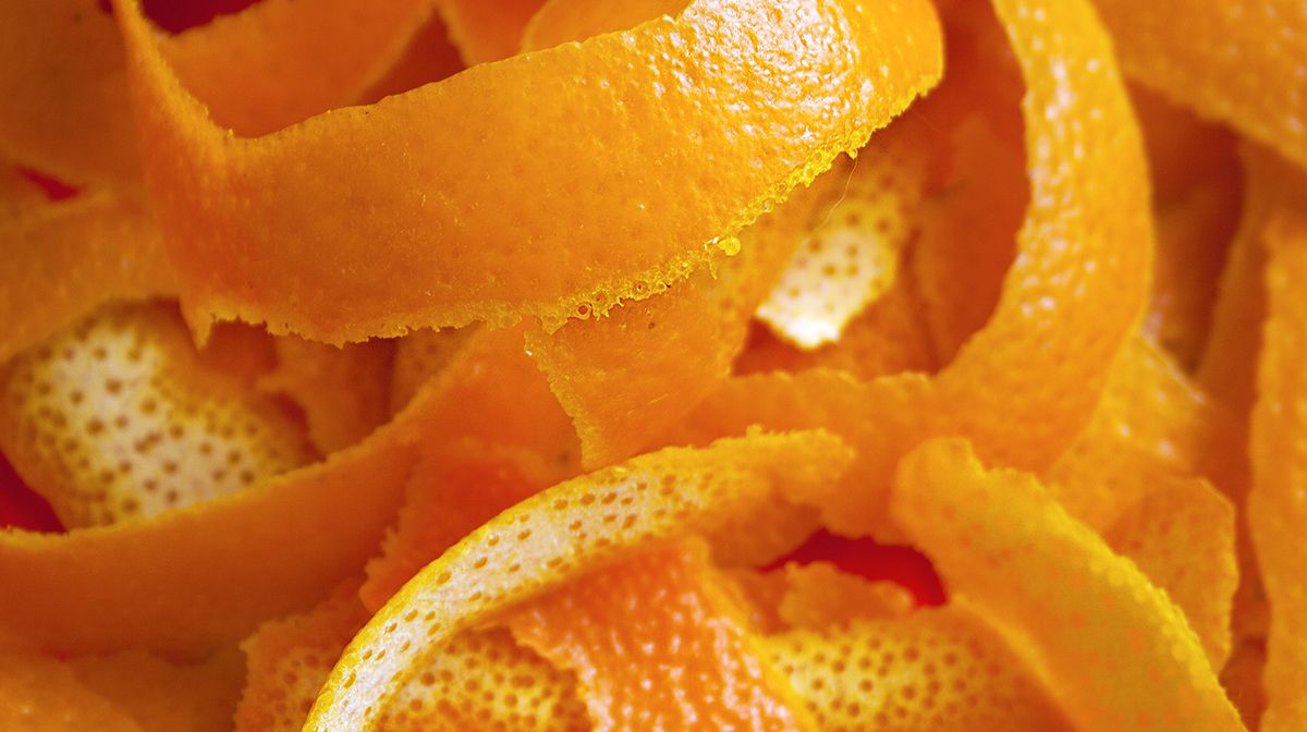 La cáscara de naranja puede ser utilizada en la limpieza de casa.  La cáscara de naranja puede ser utilizada en la limpieza de casa. 
