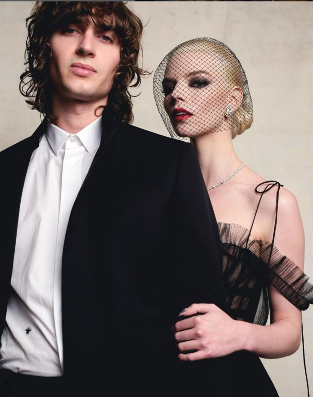 Malcom McRae y Anya Taylor-Joy. Malcom McRae y Anya Taylor-Joy.