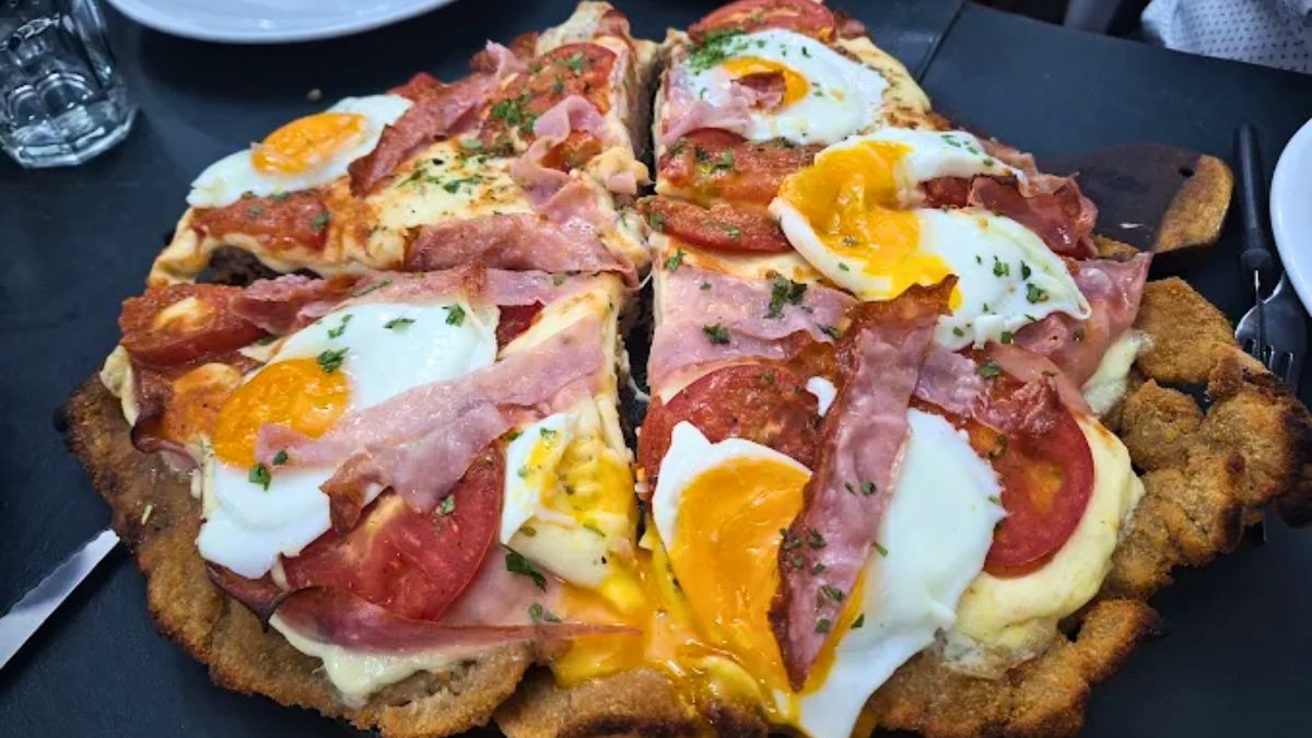 El bodegón El Tábano ofrece una milanesa para 4 personas.