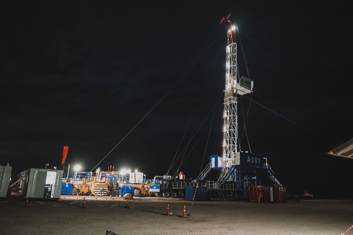 Uno de los equipos de workover que Aconcagua tiene en sus 5 yacimientos de petróleo convencional en Mendoza Uno de los equipos de workover que Aconcagua tiene en sus 5 yacimientos de petróleo convencional en Mendoza