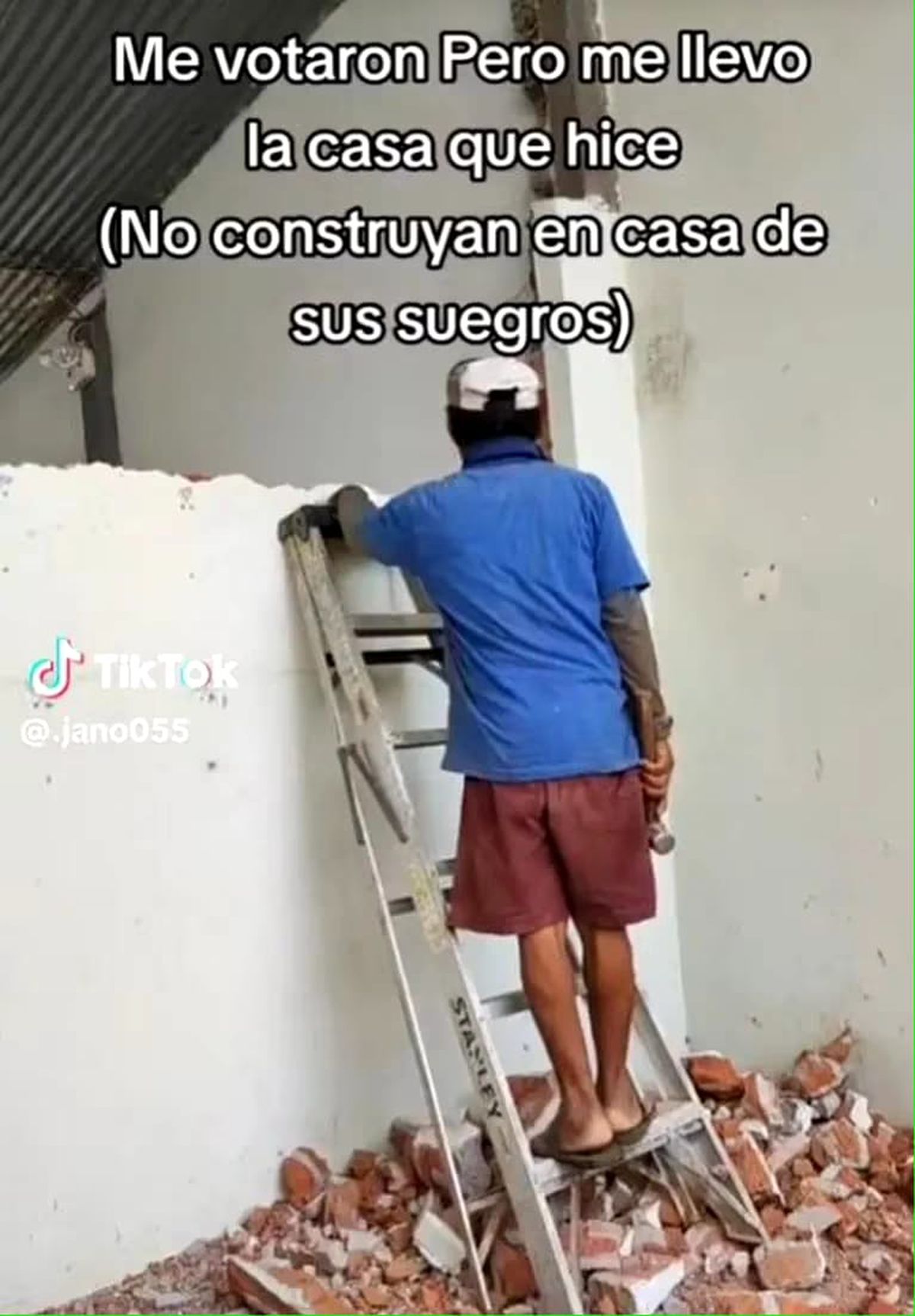 Un hombre se separó de su exmujer y demolió la casa que habían construido en el terreno de sus suegros. Un hombre se separó de su exmujer y demolió la casa que habían construido en el terreno de sus suegros.