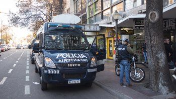 Gran operativo policial en una galería céntrica