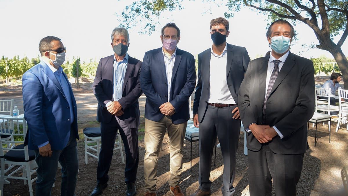 Los invitados al Desayuno de la COVIAR.