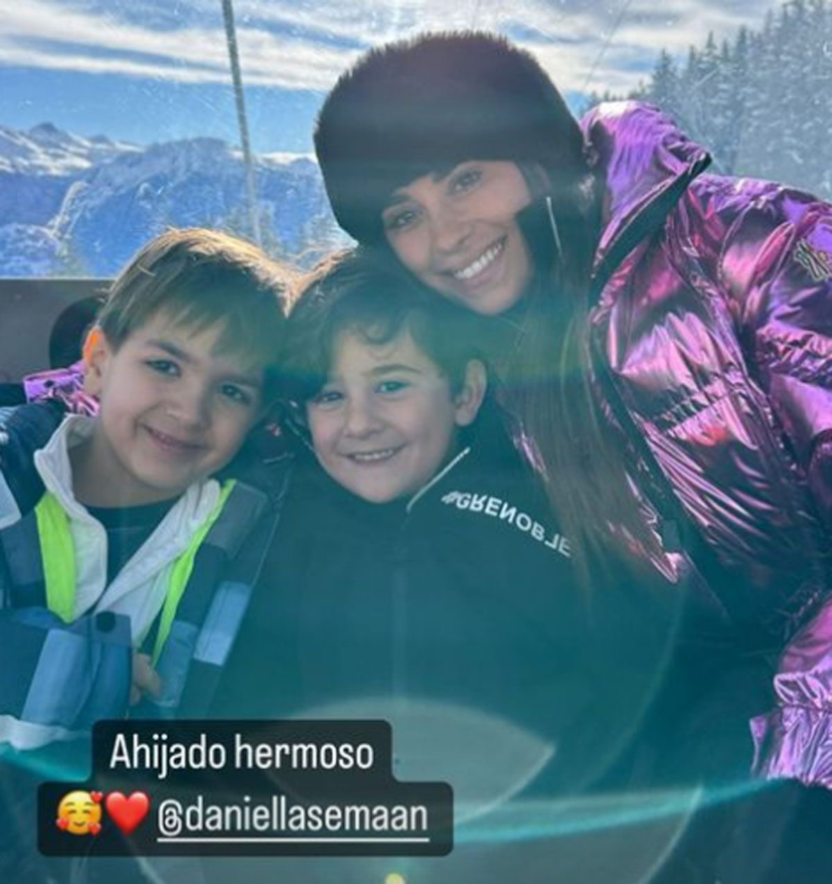 Antonela con Mateo y su ahijado Leonardo