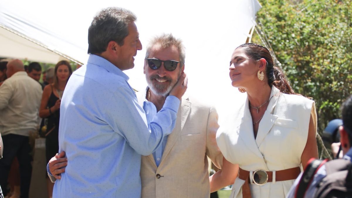 Sergio Massa junto al doctor Daniel Vila y su esposa, Pamela David.