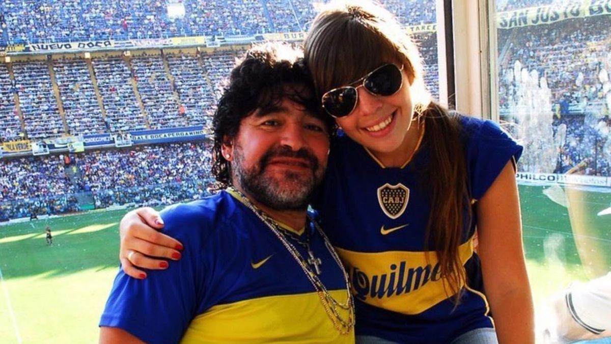 Diego y Dalma Maradona en el palco de la cancha de Boca.