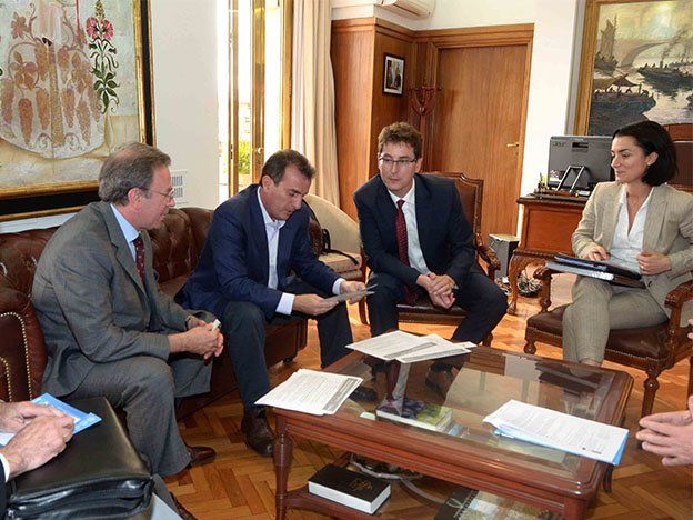Pérez se reunió con enviados de la Agencia Espacial Europea por la antena instalada en Malargüe