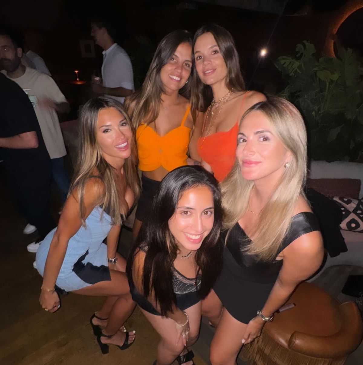 Agustina Gandolfo con Emilia Ferrero, Diana Arnopoulos, Julia Silva y Guadalupe Ramón. Agustina Gandolfo con Emilia Ferrero, Diana Arnopoulos, Julia Silva y Guadalupe Ramón.