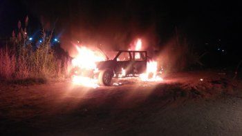 Encontraron incendiada la camioneta del hombre que fue asaltado en Guaymallén y lucha por su vida