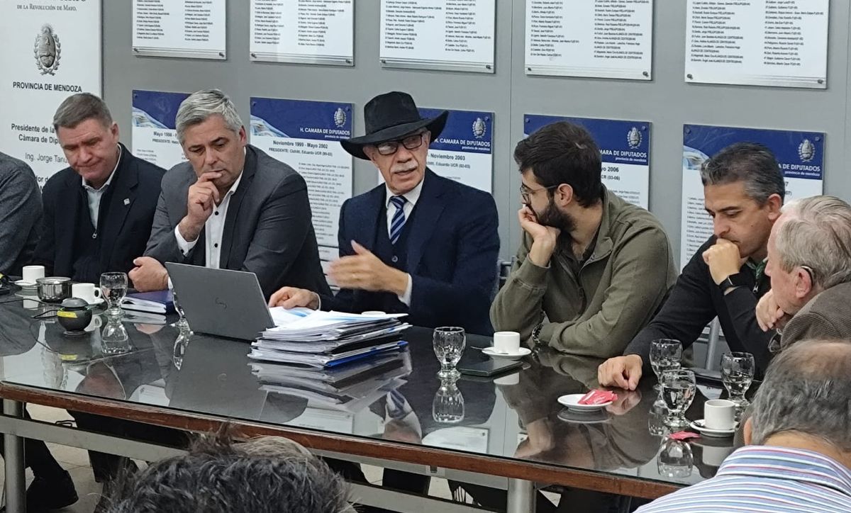 La Comisión Bicameral de Seguridad contó con la visita del ministro de la Corte José Valerio. La Comisión Bicameral de Seguridad contó con la visita del ministro de la Corte José Valerio.