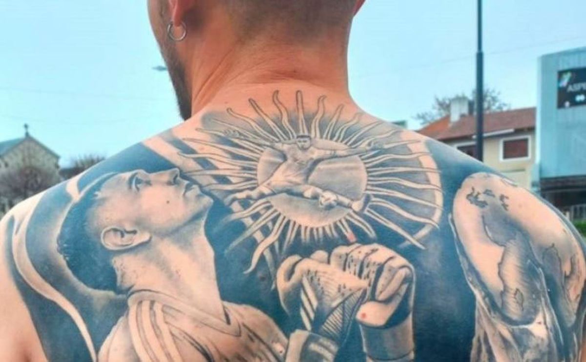 Es espectacular el tatuaje del hincha santafesino del Dibu Martínez Es espectacular el tatuaje del hincha santafesino del Dibu Martínez