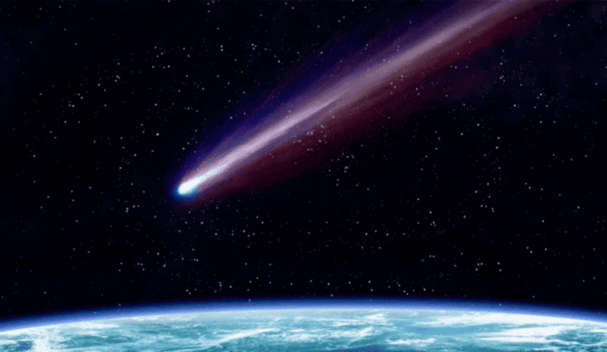 Los meteoritos se ven como un haz de luz en el cielo. Los meteoritos se ven como un haz de luz en el cielo.