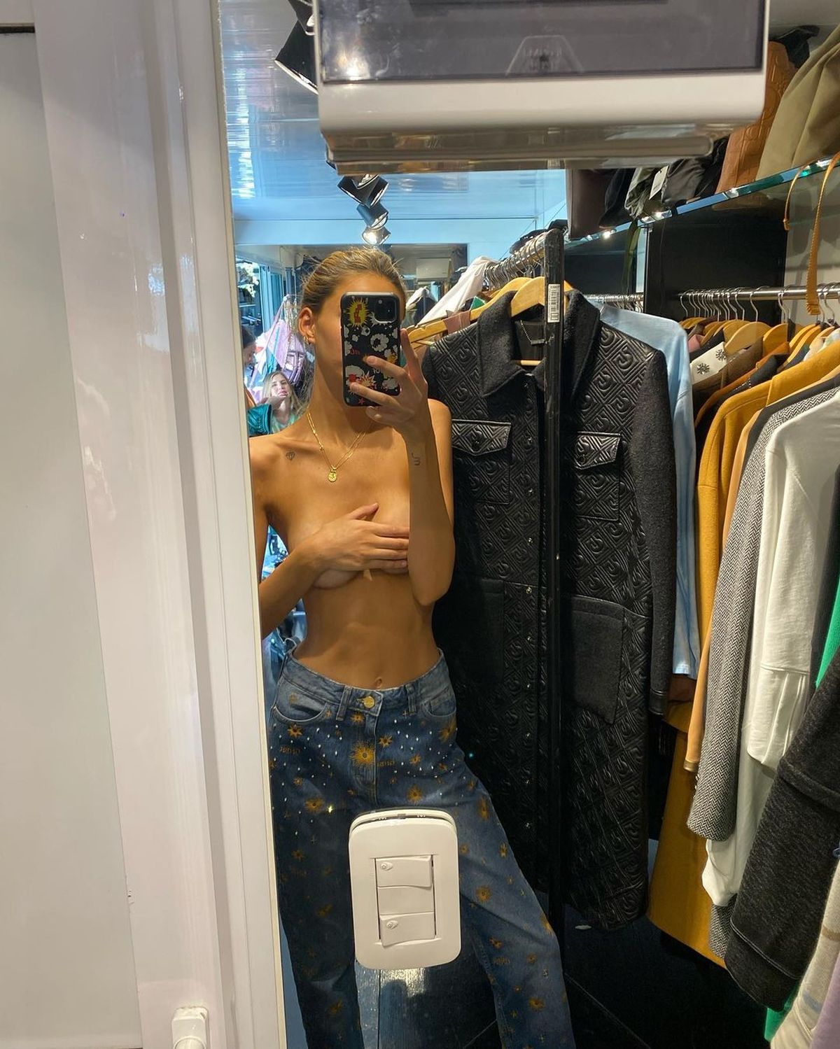 Se viralizó una tremenda foto íntima de Juanita Tinelli en topless y reventó Instagram