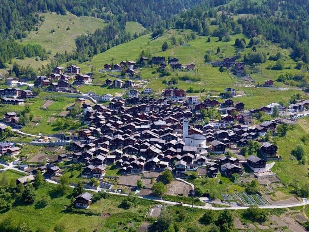 Un pueblo de Suiza ofrece 70 mil dólares para radicarse 