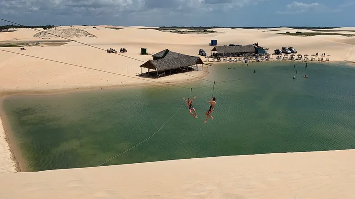 Jericoacoara se destaca en Brasil por sus playas. Jericoacoara se destaca en Brasil por sus playas.