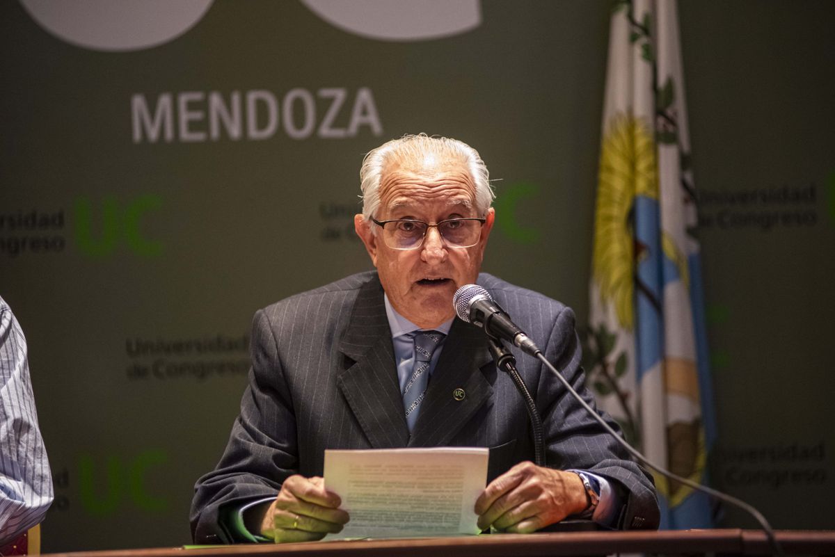 La mesa académica estuvo integrada por el rector de la Universidad de Congreso, el Ingeniero Rubén Bresso. La mesa académica estuvo integrada por el rector de la Universidad de Congreso, el Ingeniero Rubén Bresso.