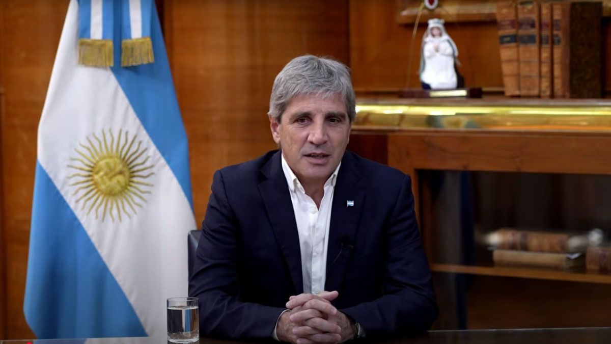 Con un mensaje grabado Luis Caputo busc&oacute; llevar tranquilidad a los mercados.
