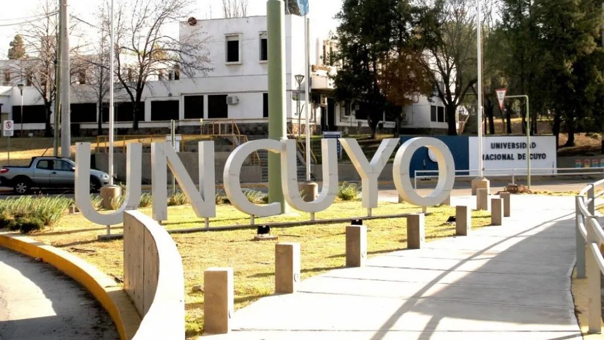 La UNCuyo está haciendo la auditoría sobre la planta de empleados públicos. La UNCuyo está haciendo la auditoría sobre la planta de empleados públicos.