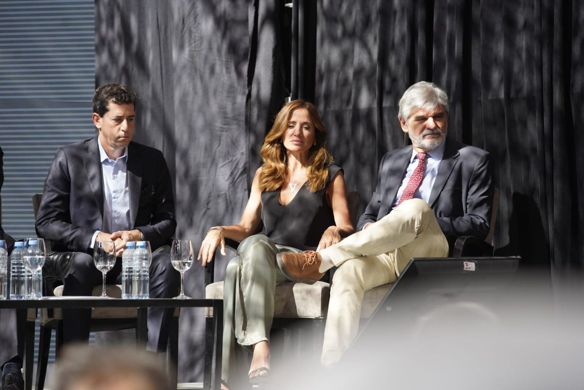 Los ministros nacionales Eduardo Wado de Pedro, Victoria Tolosa Paz y Daniel Filmus escucharon atentamente los discursos.