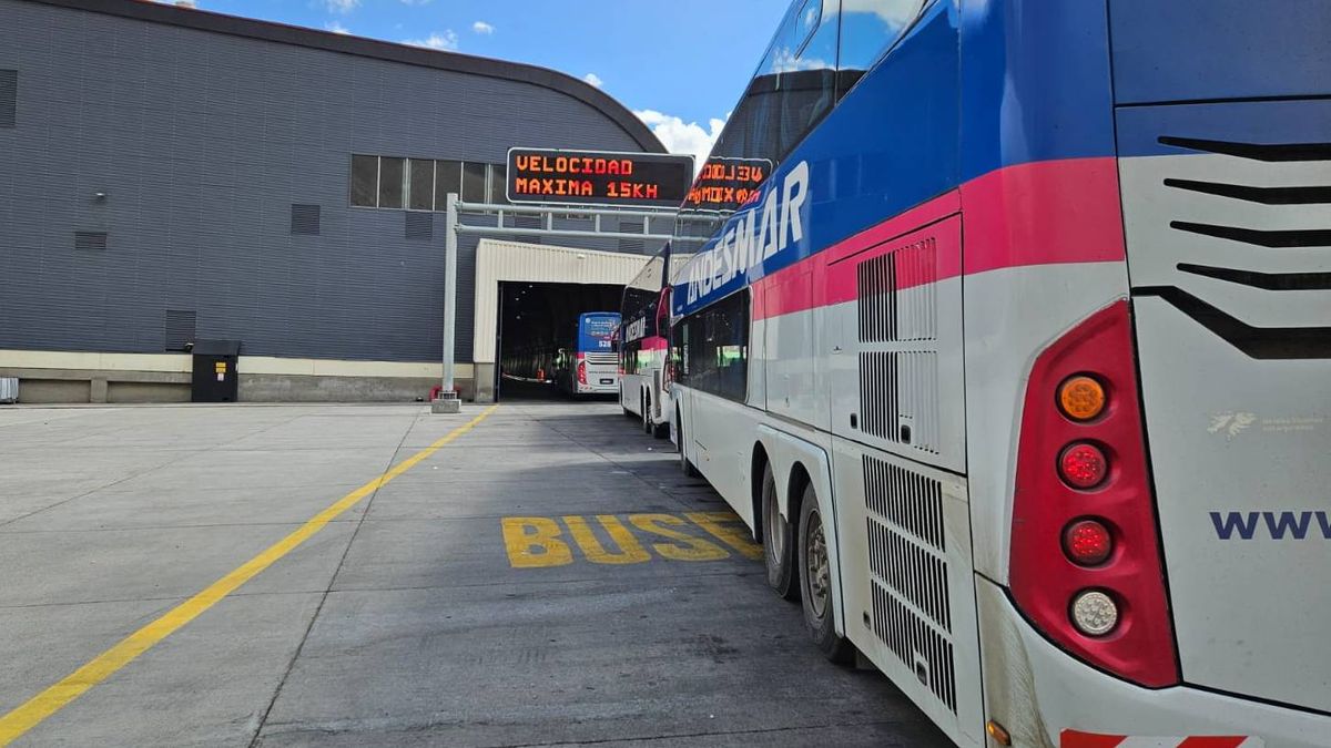 Largas filas de vehículos en el Paso Cristo Redentor para curzar a Chile por Los Libertadores. Largas filas de vehículos en el Paso Cristo Redentor para curzar a Chile por Los Libertadores.