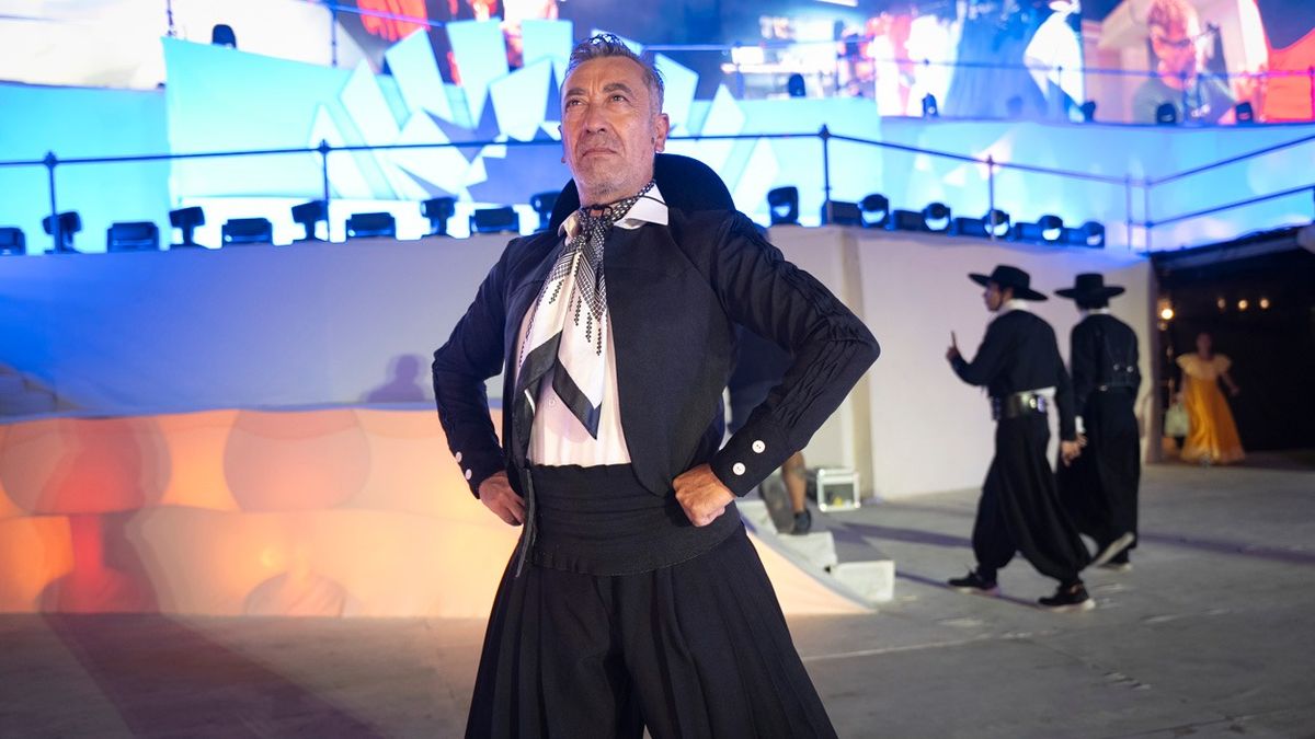 Lucho Rodríguez tiene 49 años y ha bailado en 28 Vendimias centrales. Lucho Rodríguez tiene 49 años y ha bailado en 28 Vendimias centrales.