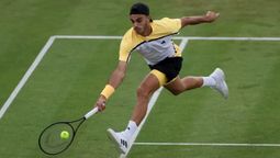 Francisco Cerúndolo. El campeón defensor se despidió rápido del césped del ATP 250 de Eastbourne al caer en primera ronda.