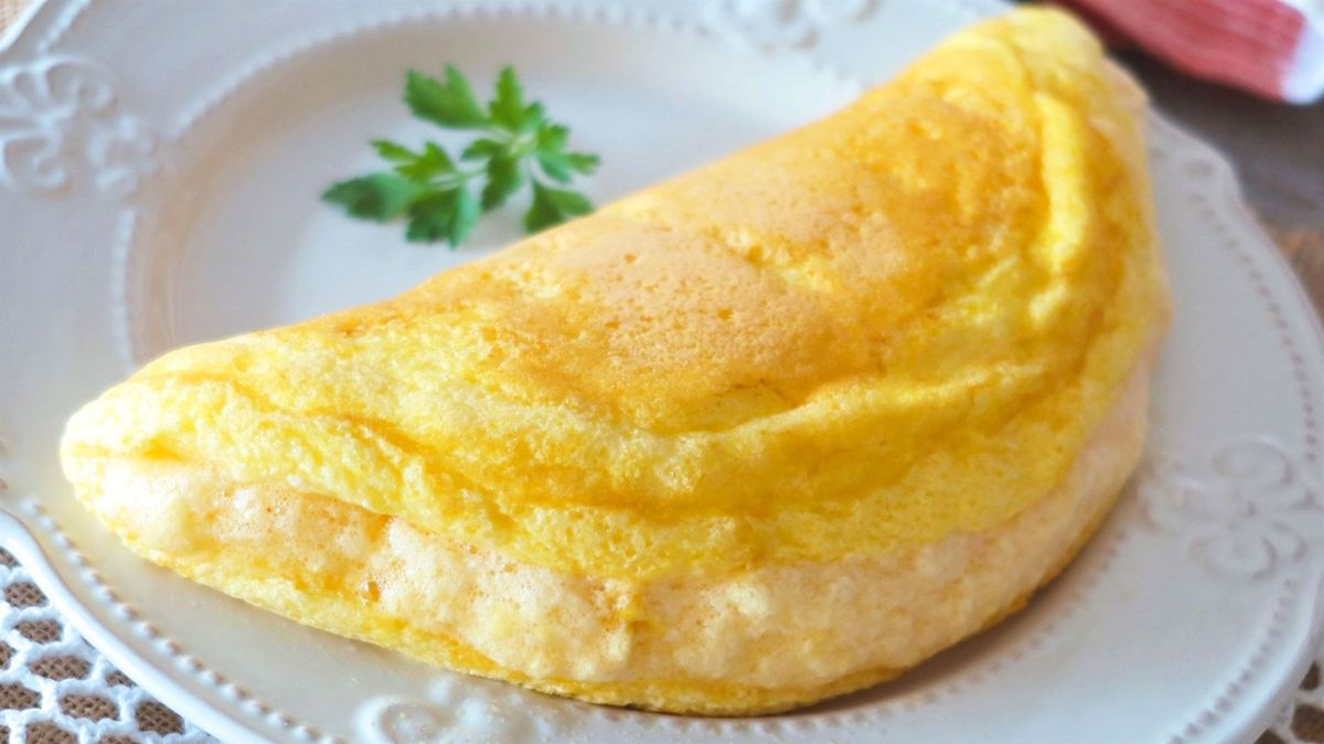 Tortilla de claras de huevo con queso. Tortilla de claras de huevo con queso.