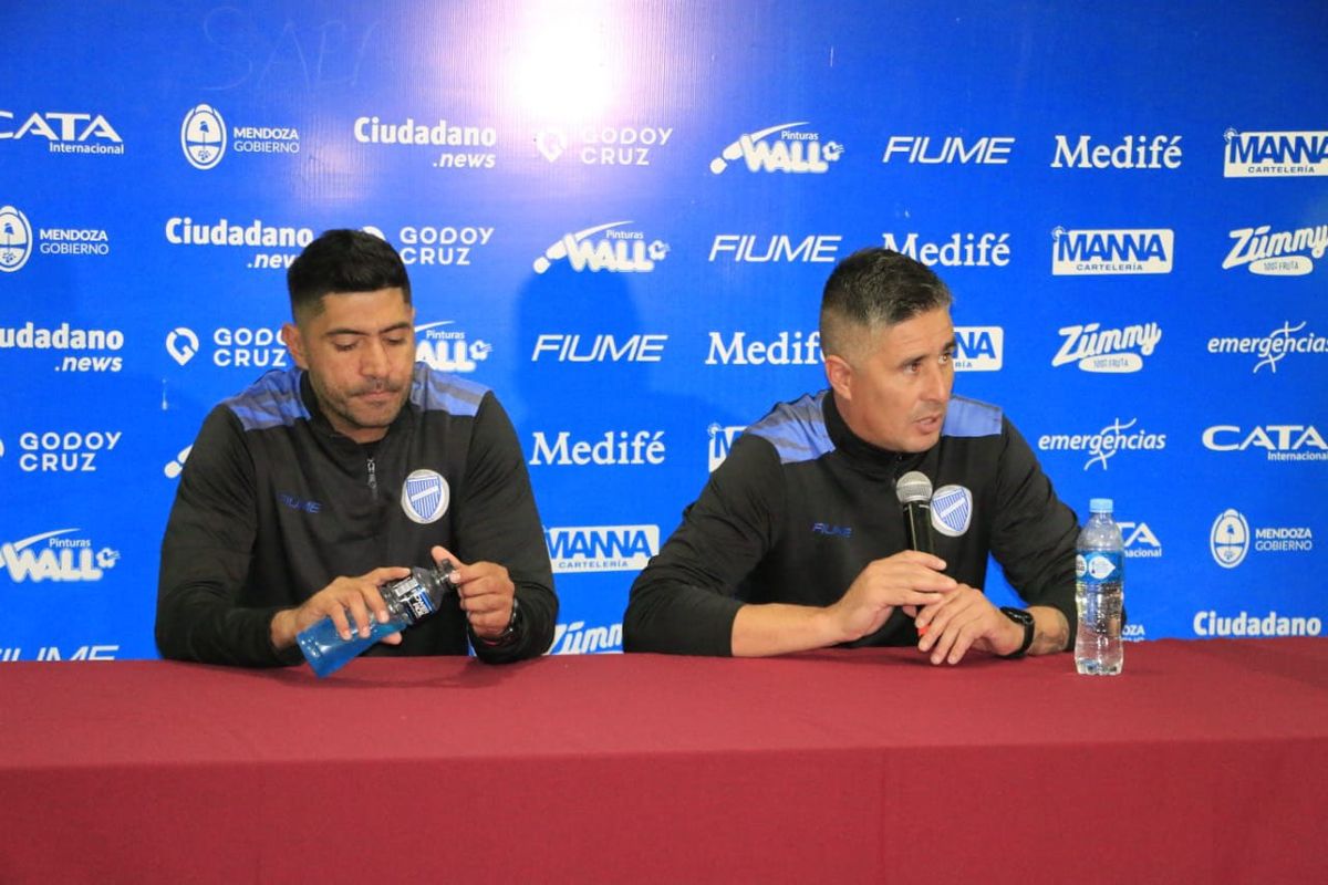 Nicolás Olmedo y Nelson Ibáñez los ayudantes de campo de Daniel Oldrá le dedicaron el triunfo. Nicolás Olmedo y Nelson Ibáñez los ayudantes de campo de Daniel Oldrá le dedicaron el triunfo.