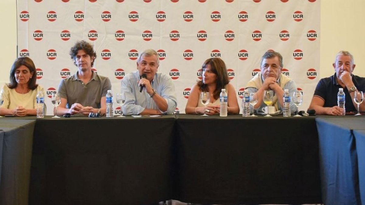 os mendocinos estuvieron presentes en el encuentro que empezó a delinear la postura opositora.&nbsp;