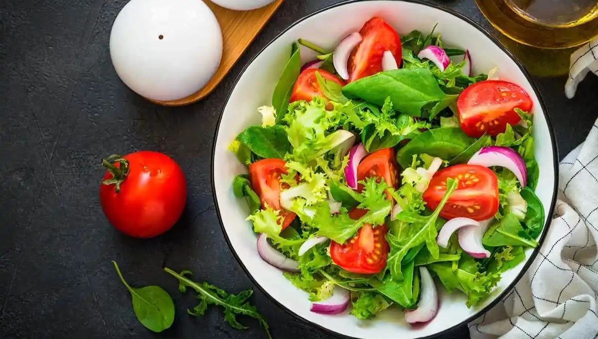 La ensalada más saludable no lleva lechuga ni tomate: cuáles son los alimentos que los reemplazan.