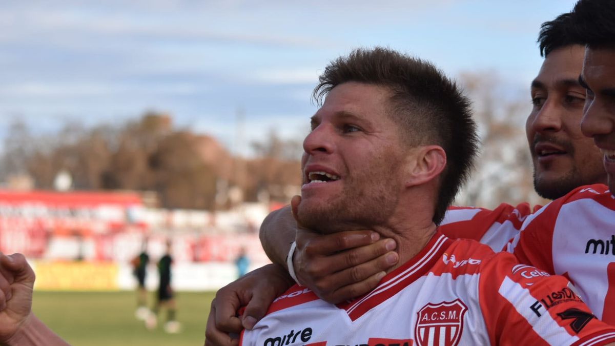 Pablo Jofré festejaba el gol que convirtió para San Martín.