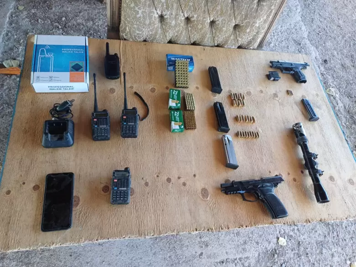 Las armas secuestradas en una vivienda de La Favorita, Ciudad. Las armas secuestradas en una vivienda de La Favorita, Ciudad.