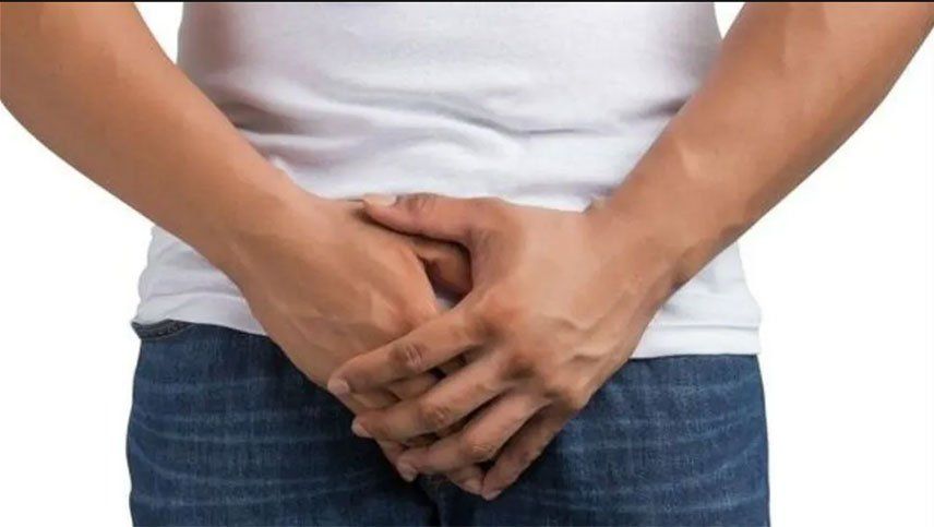 Le crecieron los testículos hasta debajo de las rodillas y se los tuvieron que extirpar