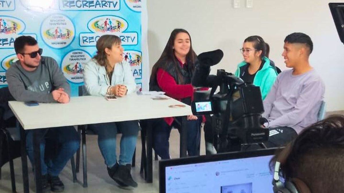 Los jueves, frente al micrófono. Una gran oportunidad para incluir y concientizar. Los jueves, frente al micrófono. Una gran oportunidad para incluir y concientizar.