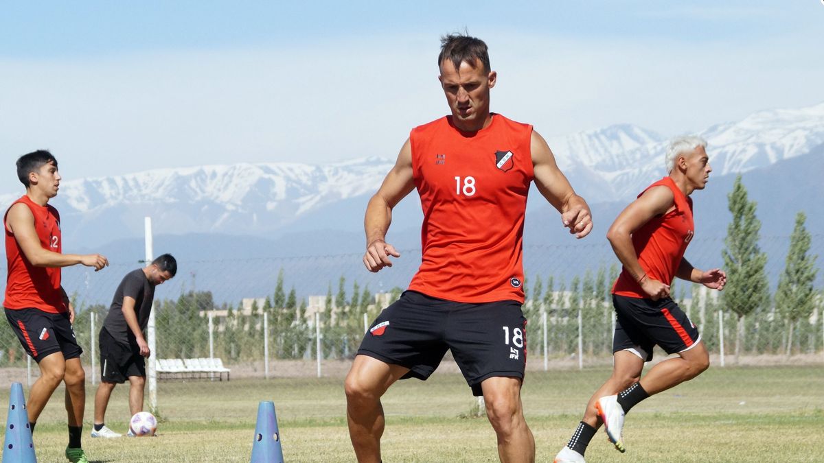El delantero Gonzalo Klusener es unas de las figuras del Deportivo Maipú.