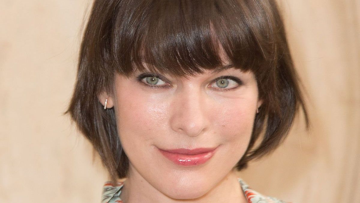 La actriz Milla Jovovich interpreta a Natalie Artemis en la película recién estrenada de Netflix.