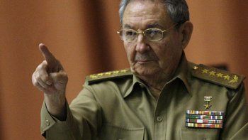 Castro destacó el restablecimiento de los lazos con EEUU, pero lamentó que siga el 
