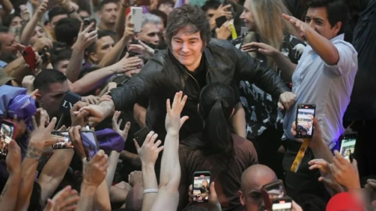 La ciudadanía le ha dado al gobierno libertario una nueva chance. La contraprestación de Milei debería ser la de negociar con inteligencia políticas de Estado, consensos y acuerdos. Imagen optimizada con Gemini. La ciudadanía le ha dado al gobierno libertario una nueva chance. La contraprestación de Milei debería ser la de negociar con inteligencia políticas de Estado, consensos y acuerdos. Imagen optimizada con Gemini.