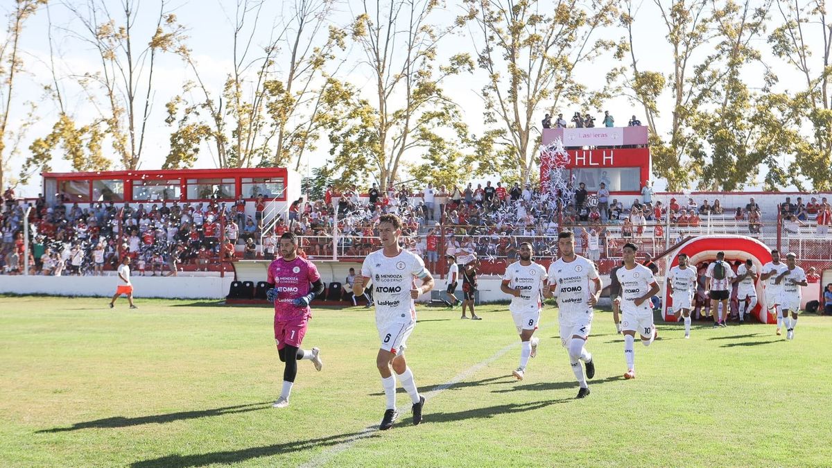 El capitán de Huracán Las Heras, Brian Alferez es una de las figuras del equipo de Alejandro Abaurre.