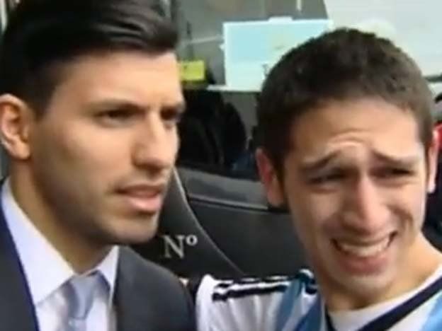 Video: un hincha rompe en llanto tras conocer al Kun Agüero