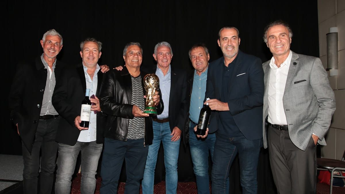 Los campeones del mundo en México 86, mostraron orgullosos sus vinos en Mendoza.