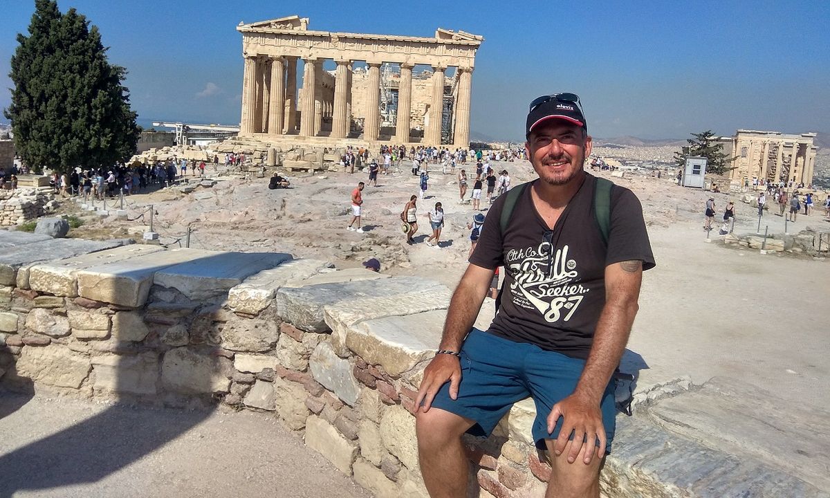 Gabriel Vissio recorre el mundo solo hace 13 años en su moto. Acrópolis, Atenas en Grecia. Gabriel Vissio recorre el mundo solo hace 13 años en su moto. Acrópolis, Atenas en Grecia.