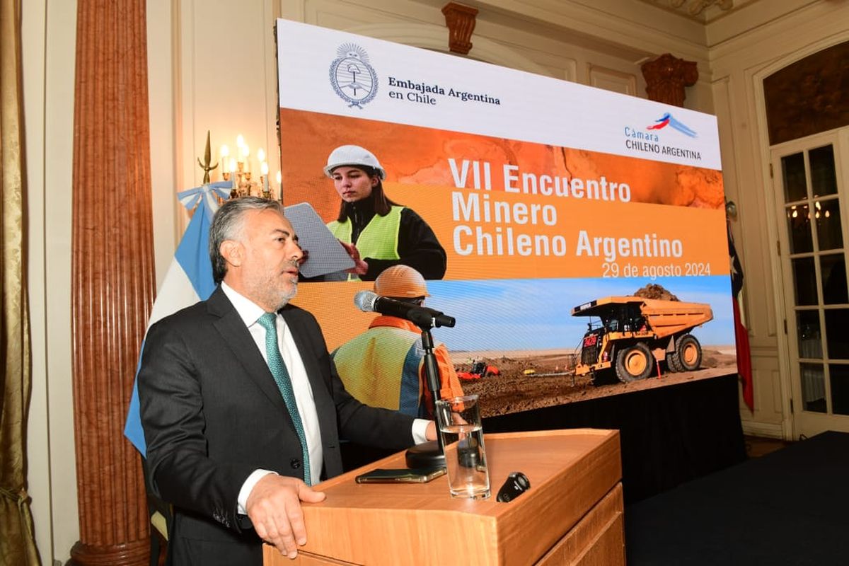 Alfredo Cornejo disertó en el encuentro minero de Chile. Alfredo Cornejo disertó en el encuentro minero de Chile.