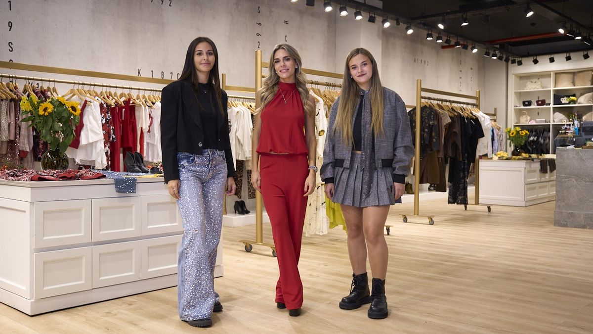Kosiuko presentó la nueva temporada de verano en el Mendoza Shopping, de la mano de Antonella Núñez, Eugenia Muzaber y Tiziana Núñez. Foto: Axel Lloret/Diario Uno.